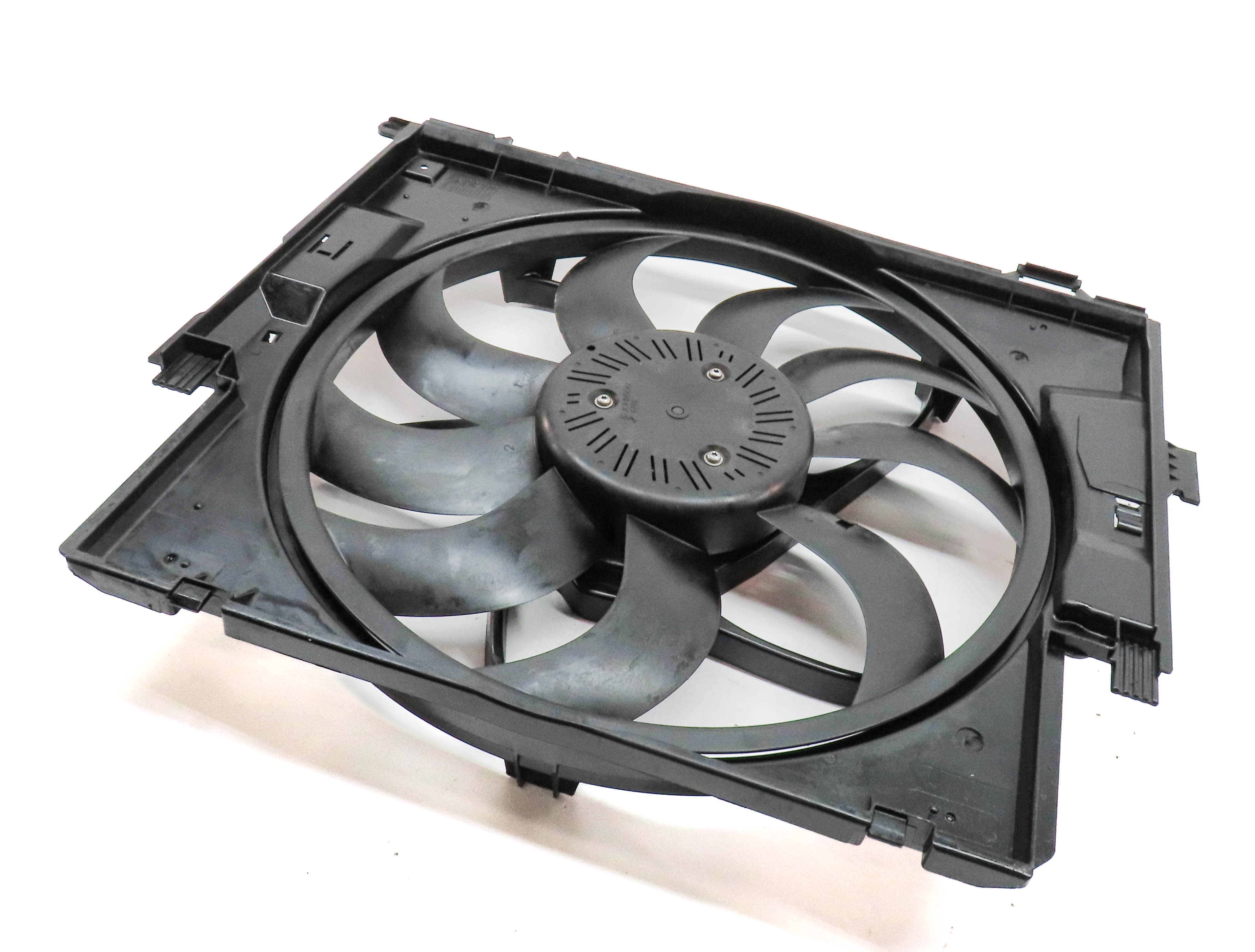12-18 BMW 228i 320i (F22 F30) 2.0L TURBO ENGINE RADIATOR COOLING FAN w/ SHROUD — exact item pictured